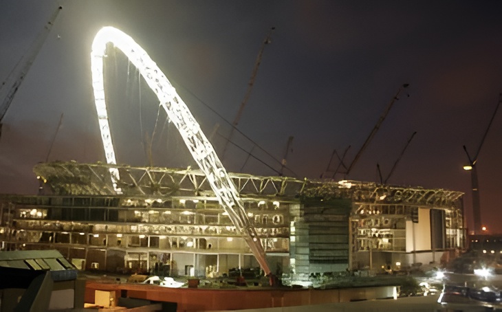 wembley arch lift pic